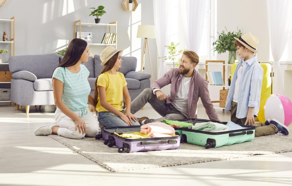 quantidade ideal de roupas para levar na mala de mão em uma viagem com criança organizada de forma estratégica